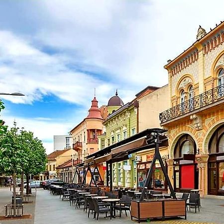 Centar Lux 2 Hostel Zrenjanin Exterior photo