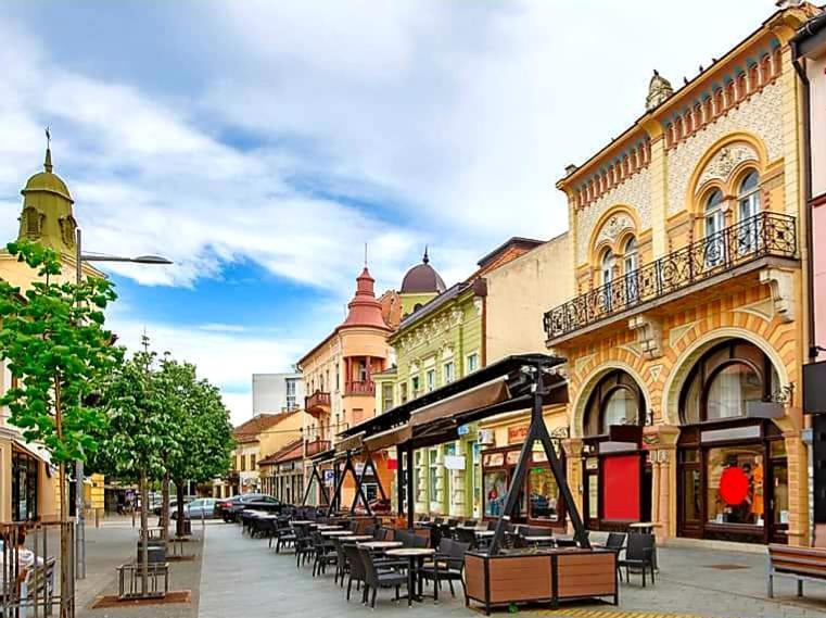Centar Lux 2 Hostel Zrenjanin Exterior photo