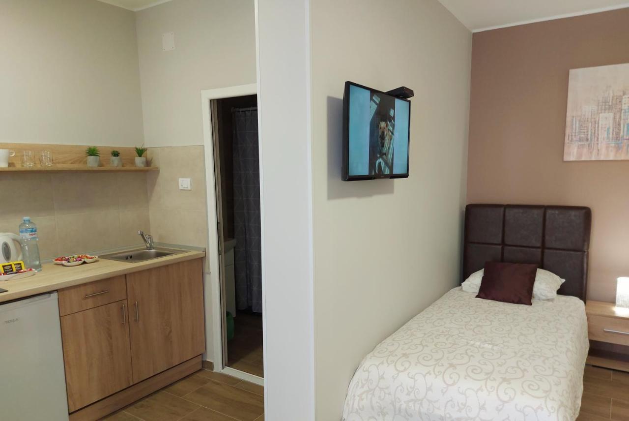 Centar Lux 2 Hostel Zrenjanin Exterior photo