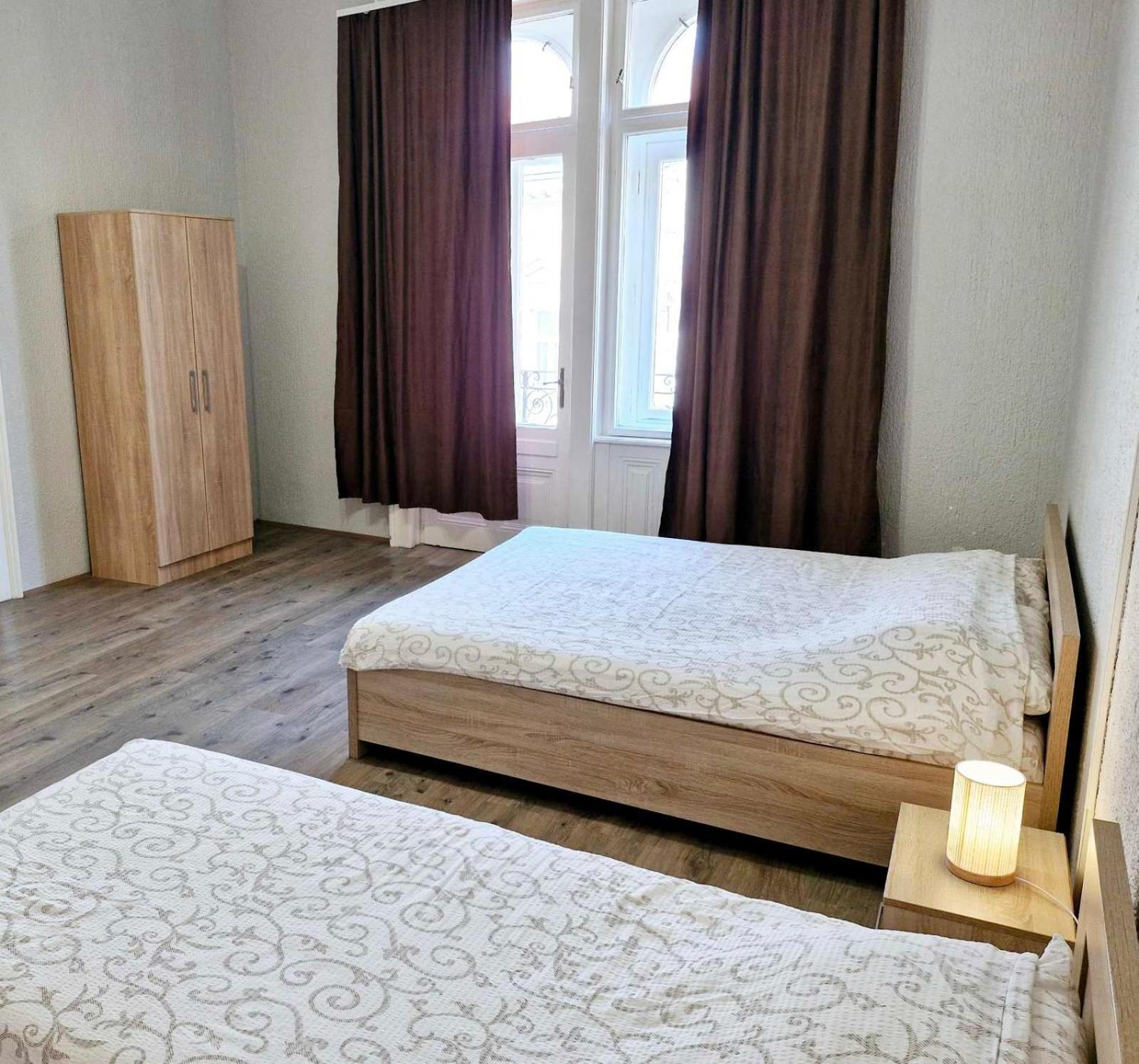 Centar Lux 2 Hostel Zrenjanin Exterior photo