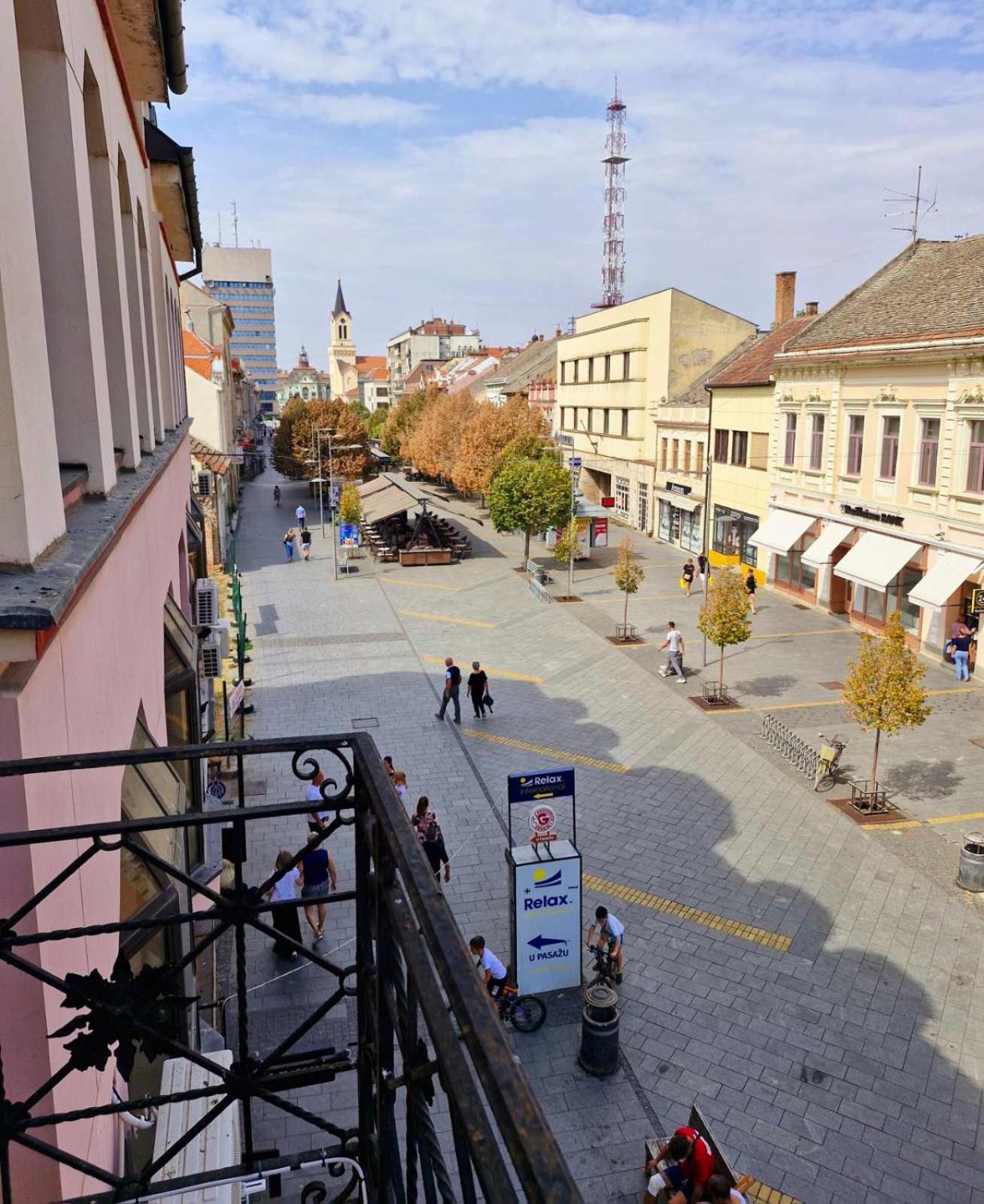 Centar Lux 2 Hostel Zrenjanin Exterior photo