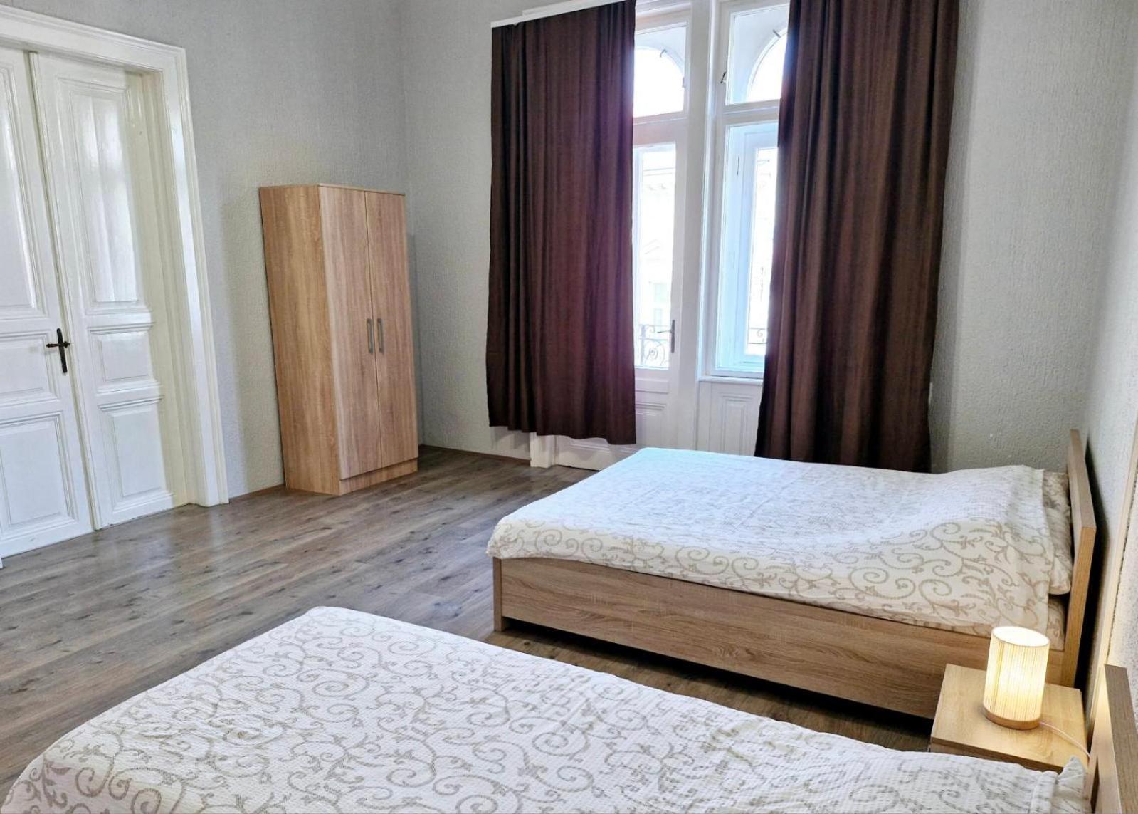 Centar Lux 2 Hostel Zrenjanin Exterior photo