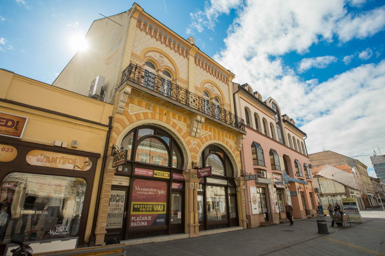 Centar Lux 2 Hostel Zrenjanin Exterior photo