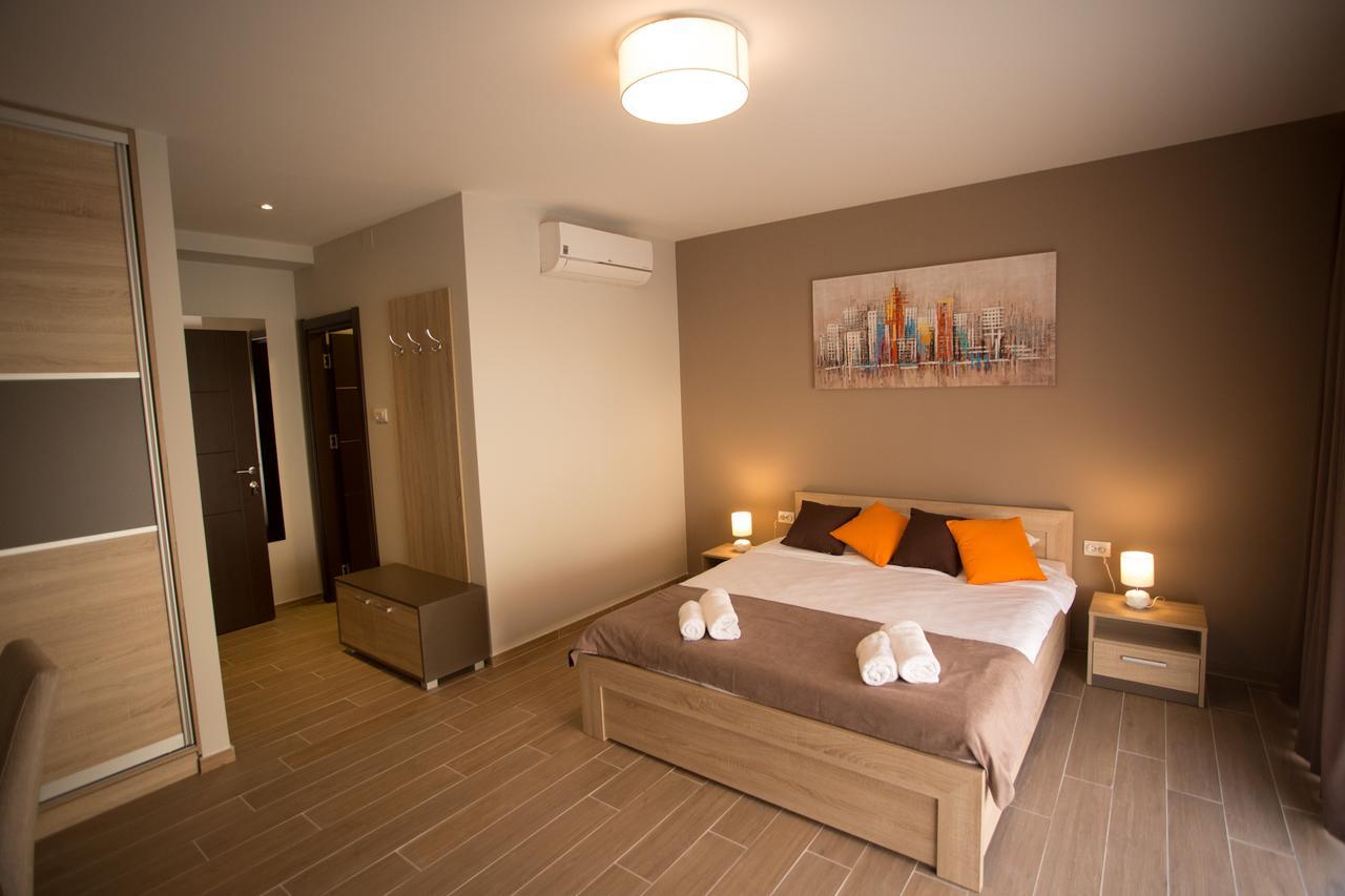 Centar Lux 2 Hostel Zrenjanin Exterior photo