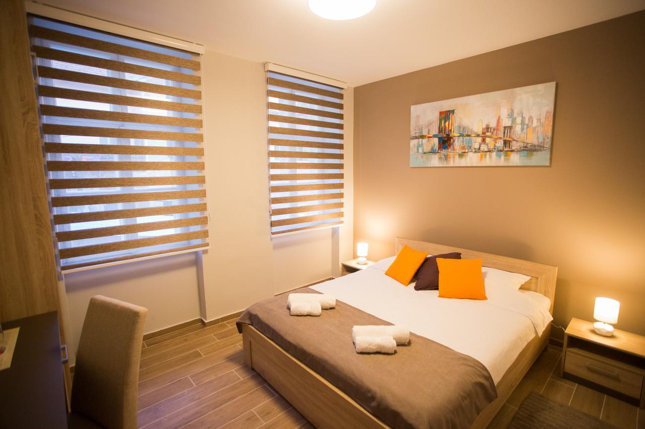 Centar Lux 2 Hostel Zrenjanin Exterior photo