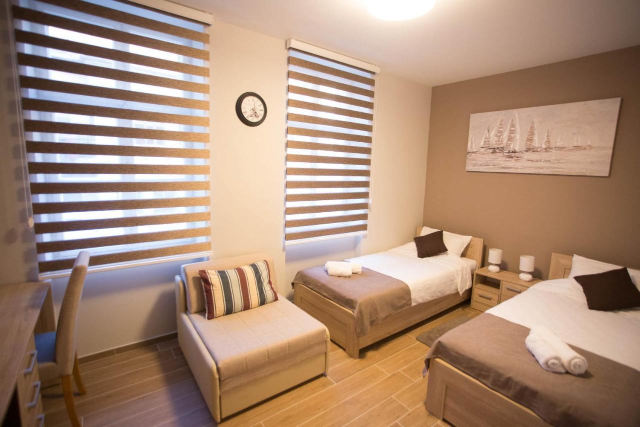 Centar Lux 2 Hostel Zrenjanin Exterior photo